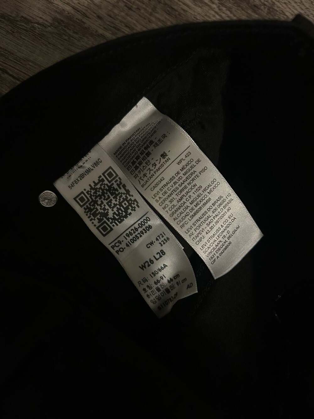 Levi's 311 Shaping Skinny Hypersoft Jeans Black W26 L28 - Picture 6 of 6